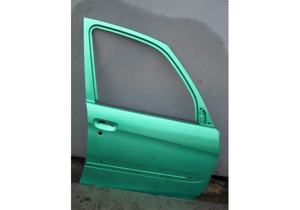 Дверка права передня Xsara Picasso, 9004L5